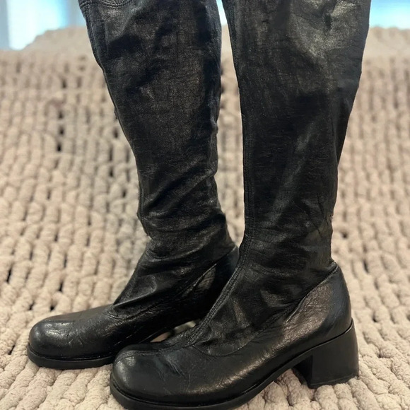 Italian Fitted Black Knee-High Women's Boots Size 7 - Picture 1 of 12